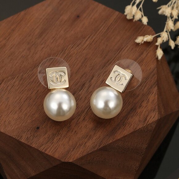 Chanel pearl earrings - Picture 4 of 6